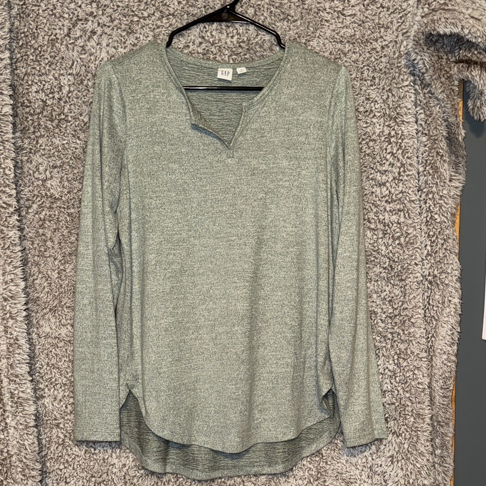 Gap Long Sleeve V-Neck Tee